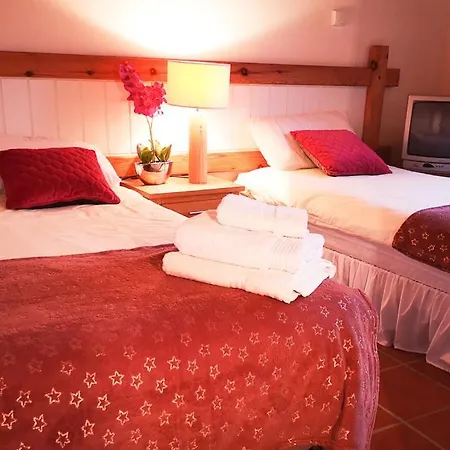 Prázdninový dům 4 Bedroomed House In Close To The