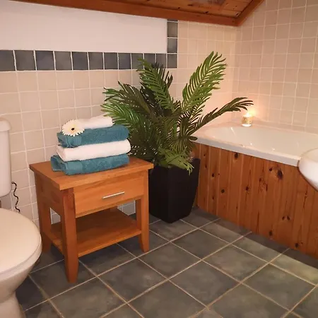 4 Bedroomed House In Close To The Waterville