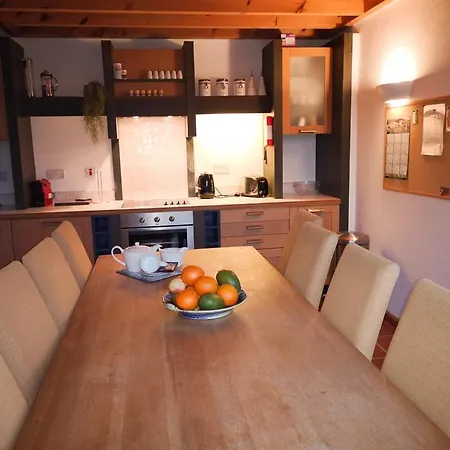 4 Bedroomed House In Close To The Prázdninový dům